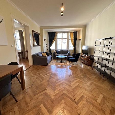 Gorkeho Apartment In City Centre ブラチスラヴァ エクステリア 写真