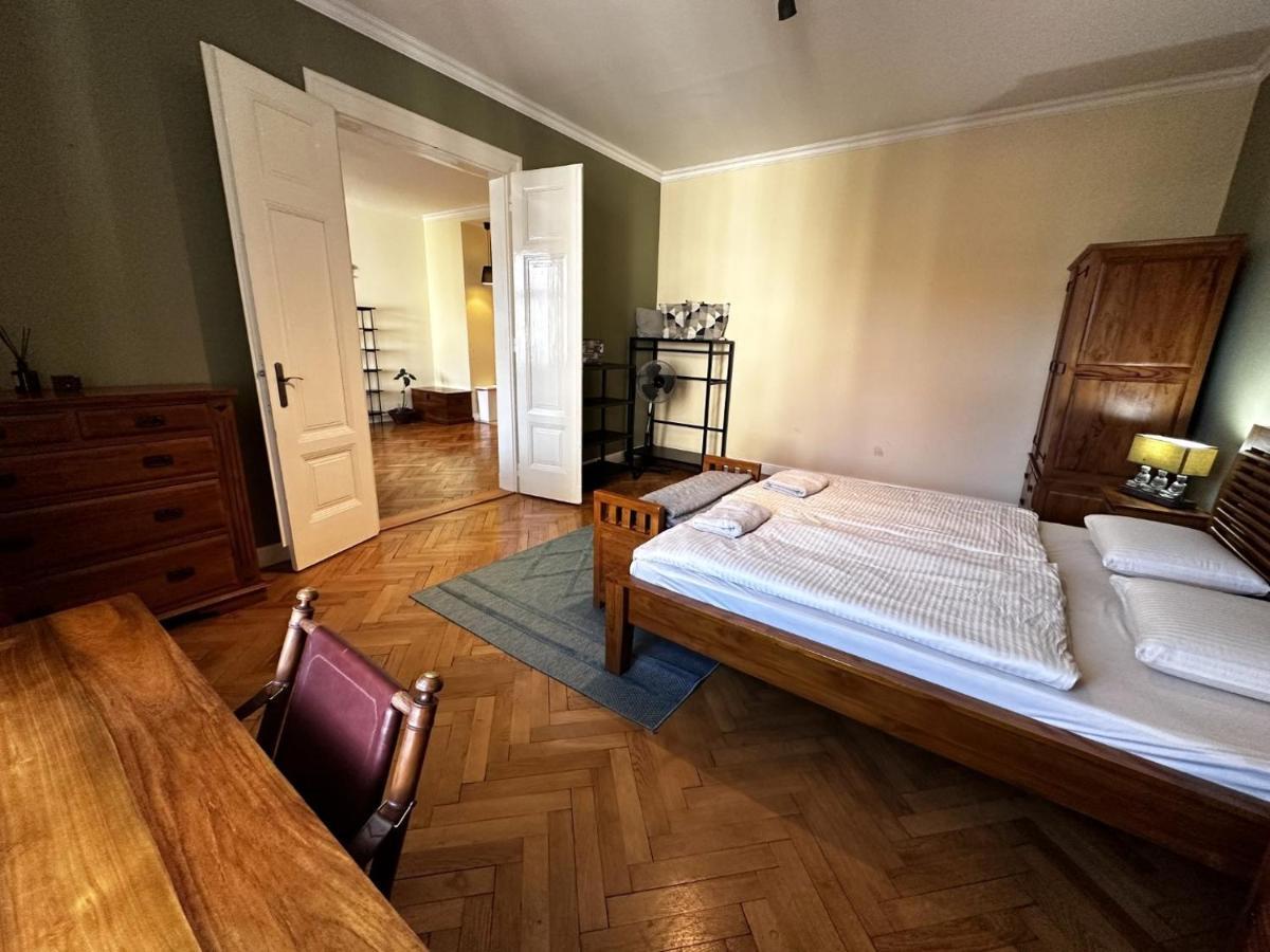 Gorkeho Apartment In City Centre ブラチスラヴァ エクステリア 写真