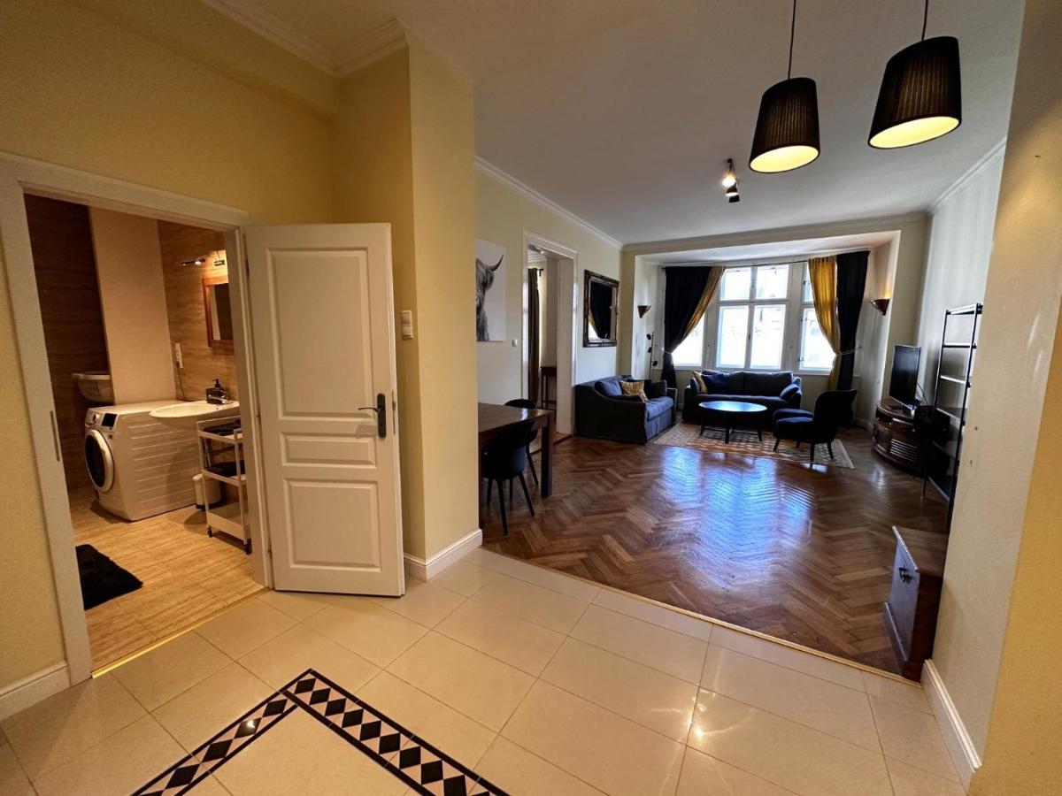 Gorkeho Apartment In City Centre ブラチスラヴァ エクステリア 写真