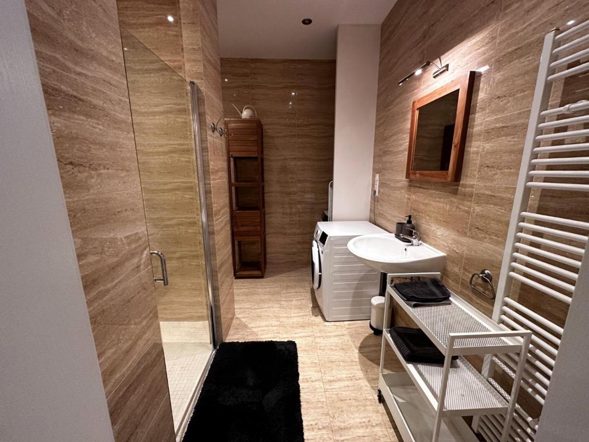 Gorkeho Apartment In City Centre ブラチスラヴァ エクステリア 写真