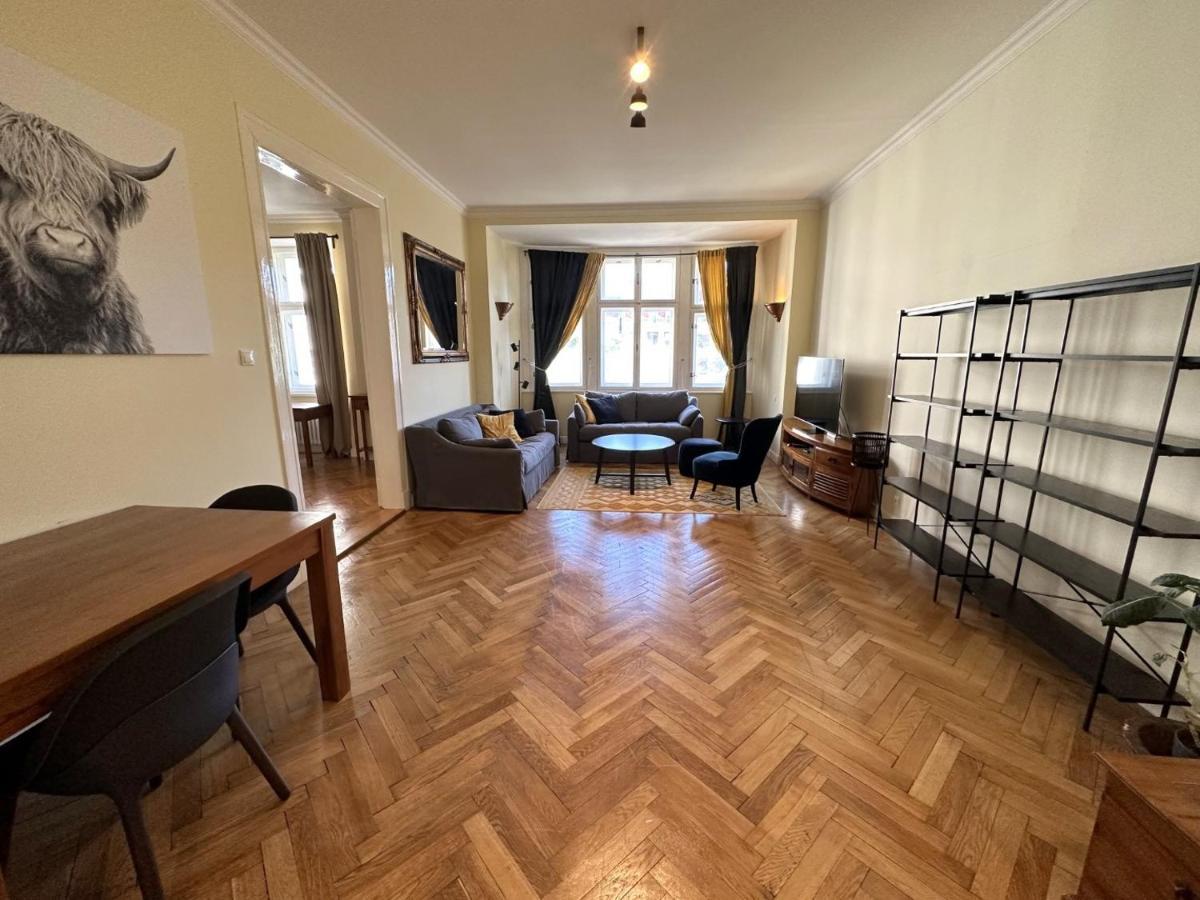 Gorkeho Apartment In City Centre ブラチスラヴァ エクステリア 写真