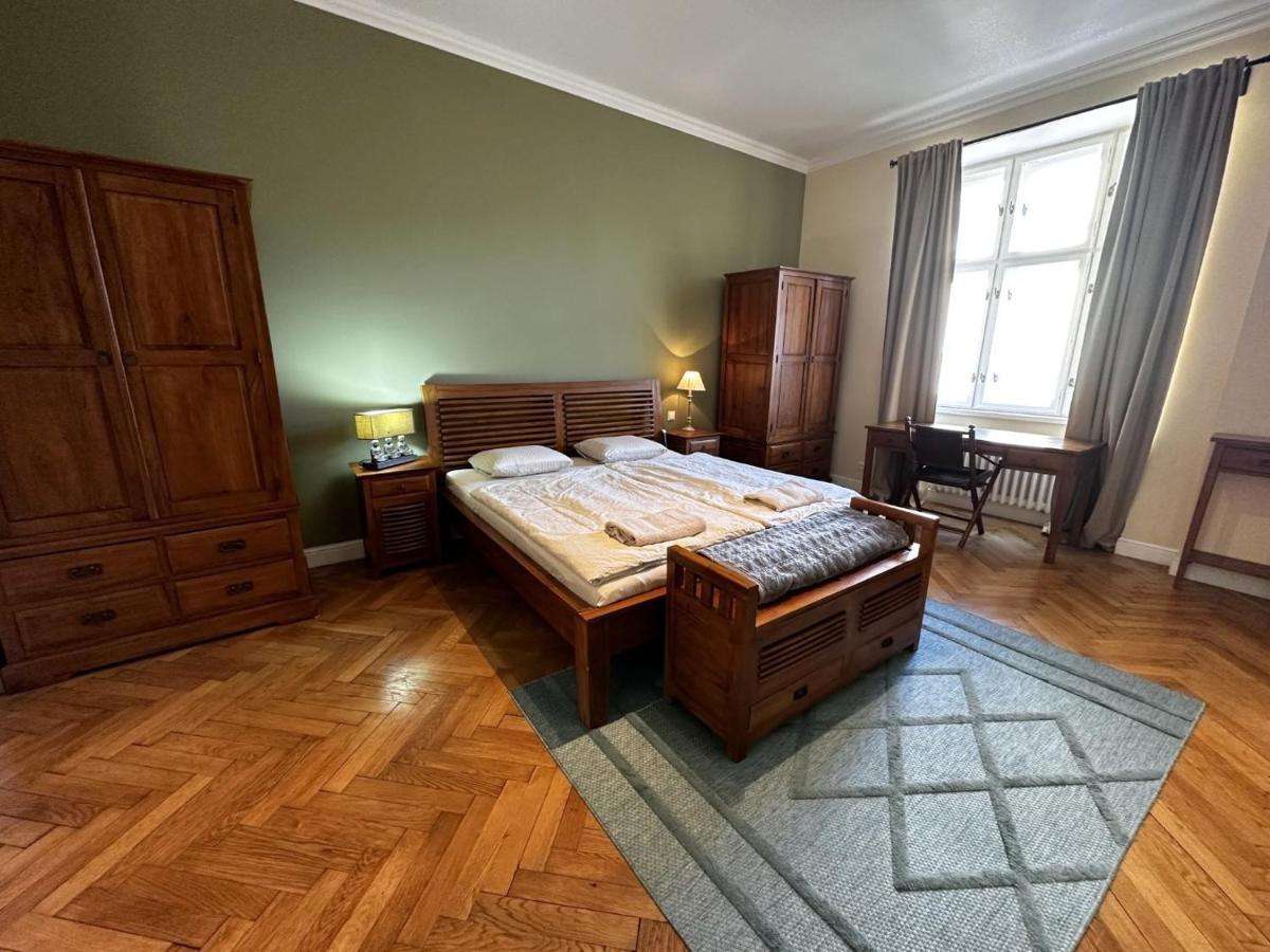Gorkeho Apartment In City Centre ブラチスラヴァ エクステリア 写真