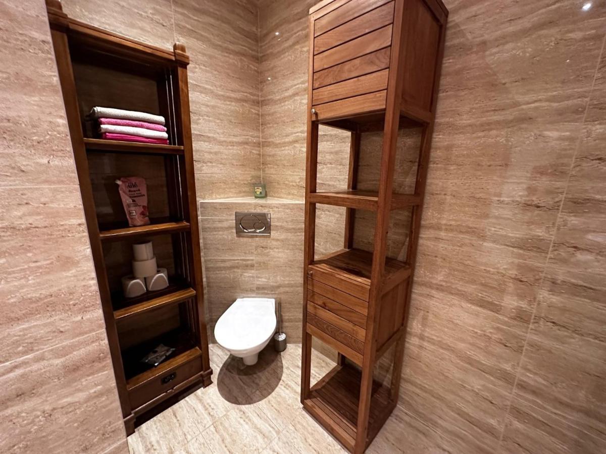 Gorkeho Apartment In City Centre ブラチスラヴァ エクステリア 写真