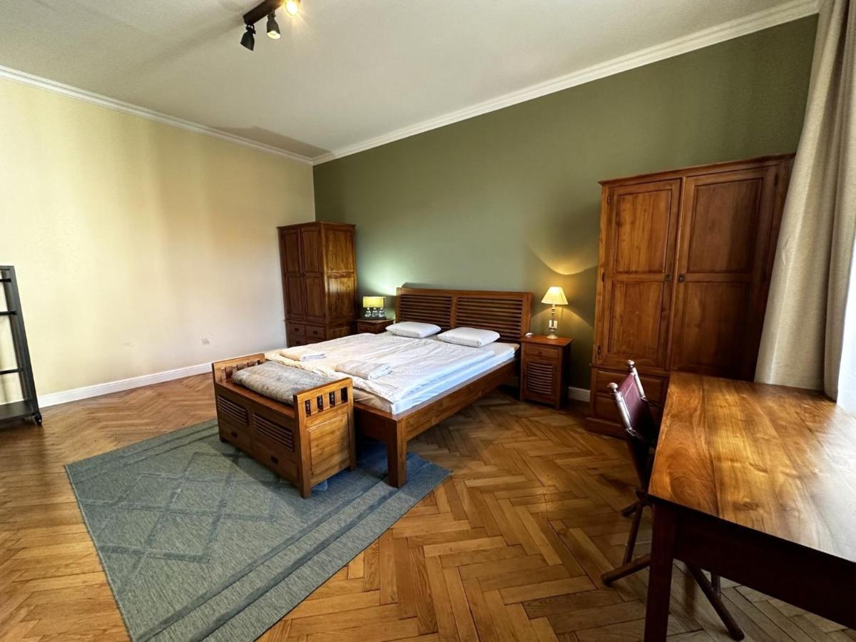 Gorkeho Apartment In City Centre ブラチスラヴァ エクステリア 写真
