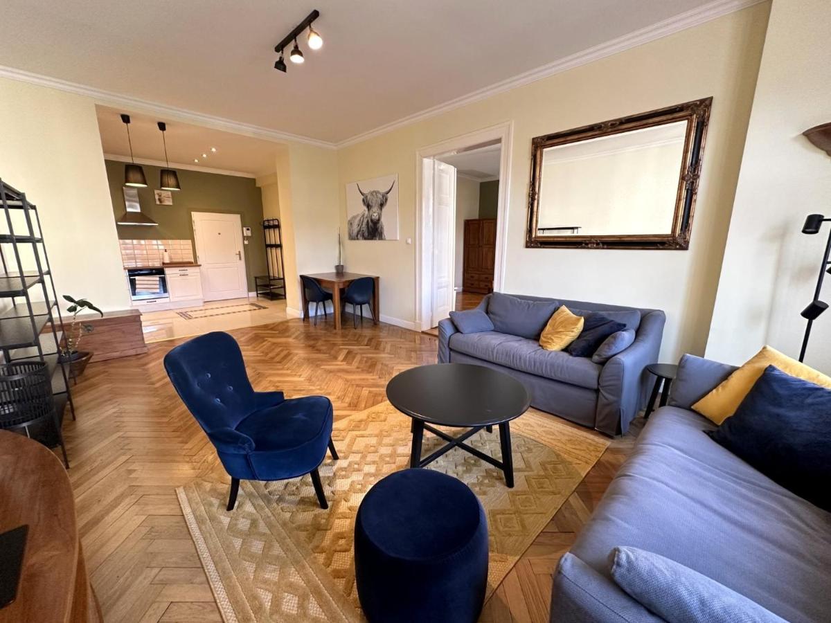 Gorkeho Apartment In City Centre ブラチスラヴァ エクステリア 写真